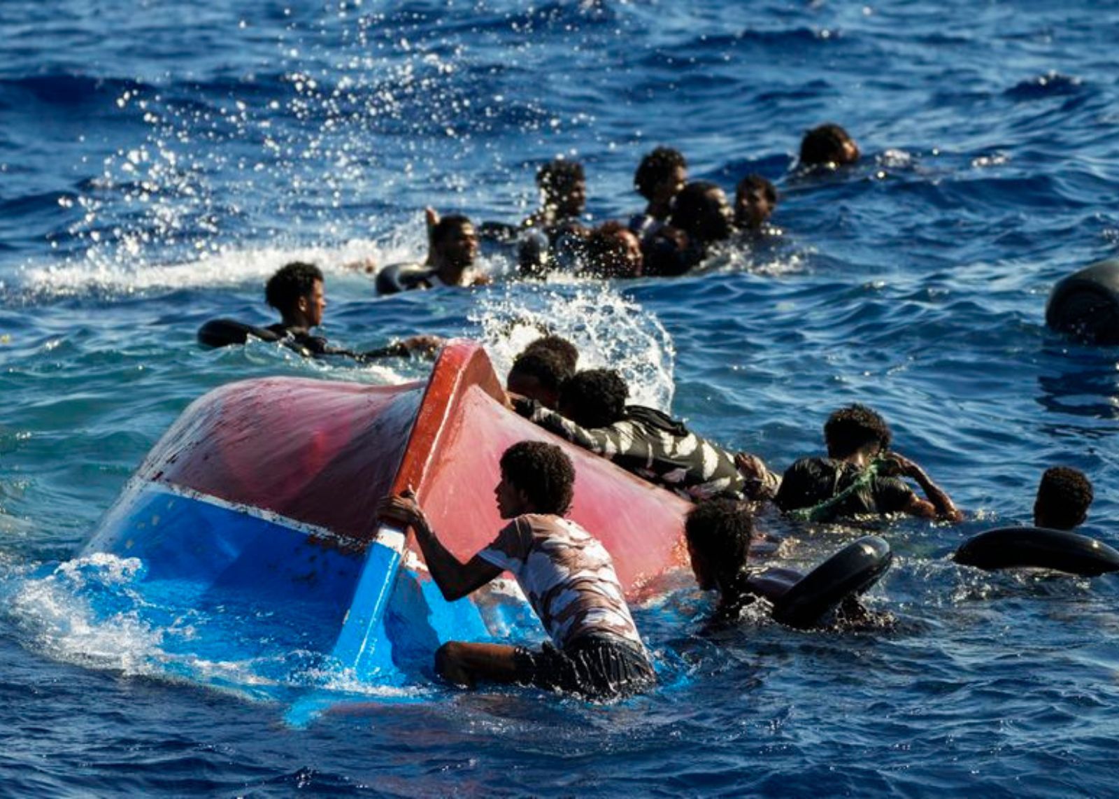 El rescate de una patera en Lampedusa, en imágenes