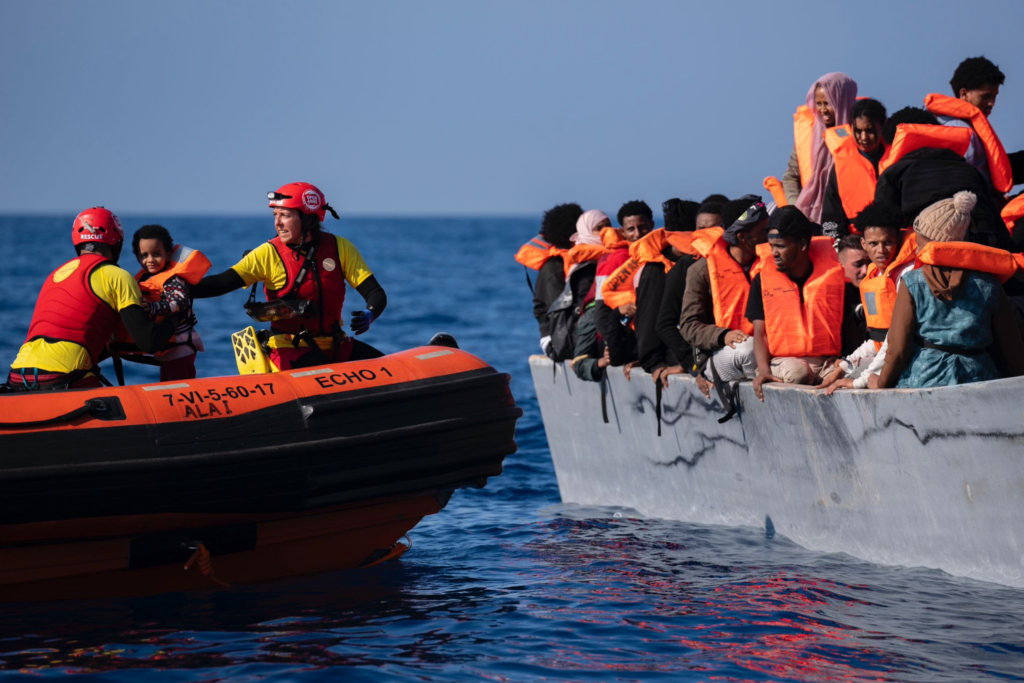 117 persone salvate e centinaia soccorse durante la Missione 100 di Open Arms