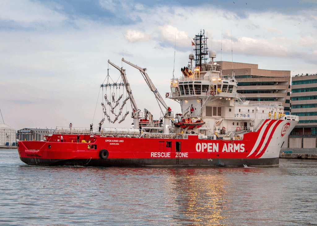 La nave “Open Arms Uno” arriva a Barcellona