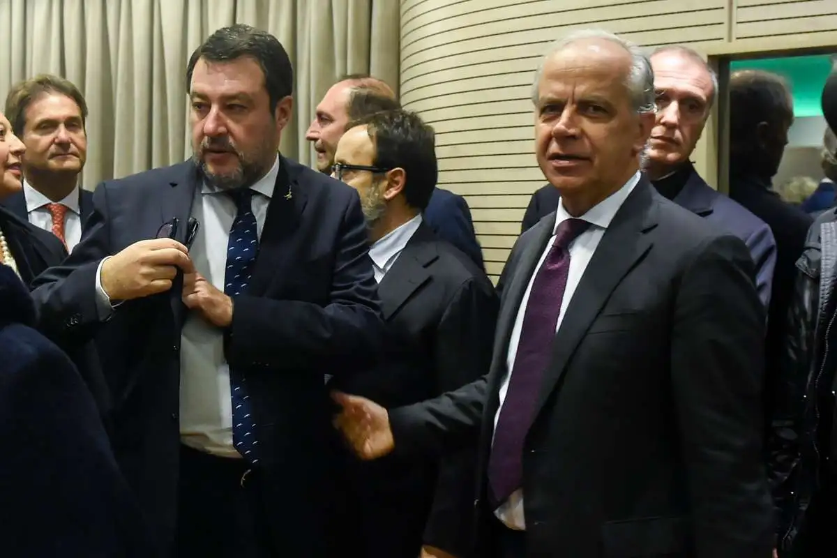 Matteo Piantedosi declara que Salvini tenía la responsabilidad de la dirección política del Ministerio del Interior italiano y que se actuó en consecuencia.