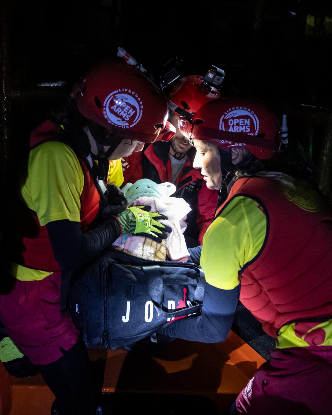El rescate en una plataforma petrolífera marca el momento más crítico de la Misión 118